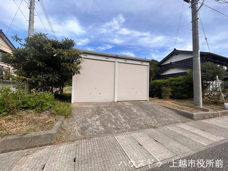 近隣に駐車場(車庫付)があります