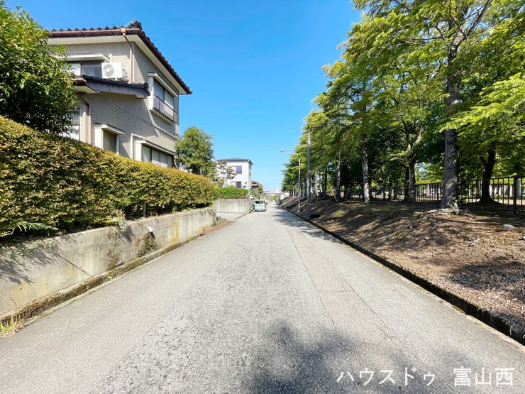 東側前面道路 北に向いて撮影