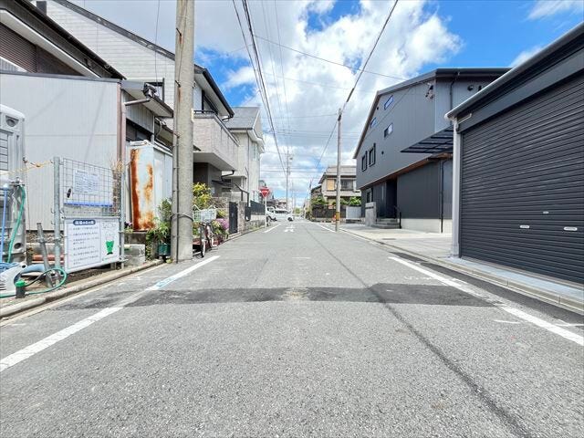 道幅が広すぎると交通量が増えてしまうのも心配ですので、これぐらいが理想的な道幅なのかもしれませんね。