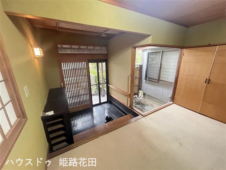 【外観】
広い玄関♪