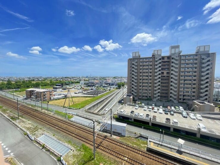 【View】
眺望良好です♪
豊田町駅まで徒歩1分。忙しい朝の時間にゆとりが持てる駅近です。