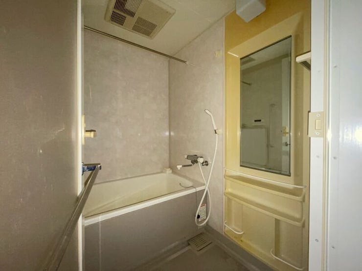 【bath room】
ゆったりバスルームです。
浴室乾燥機付きは嬉しいポイントです♪