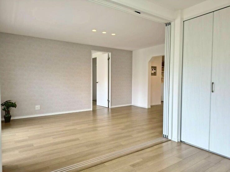 【Bedroom】隣接するリビングとつなげて使えば、開放感とゆとりのある空間に。