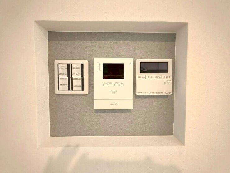 【Facilities】来訪者を確認できるモニター付きインターホンで、防犯面も安心です。