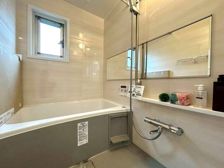 【Bathroom】お子様とのバスタイムにも十分な広さがあり、掃除も簡単にできます。