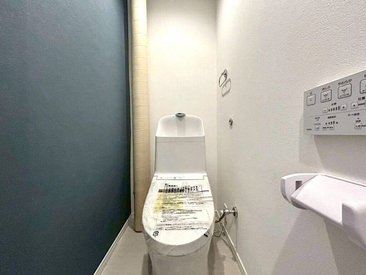 【Toilet】清潔感があり、落ち着いたデザインのトイレ。家族みんなが快適に使えます。