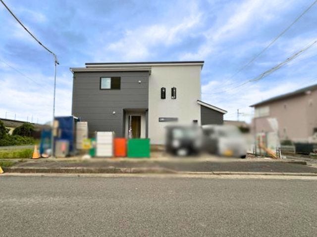 建物前面に並列で3台停められる駐車場になります
(2026年6月21日 撮影)