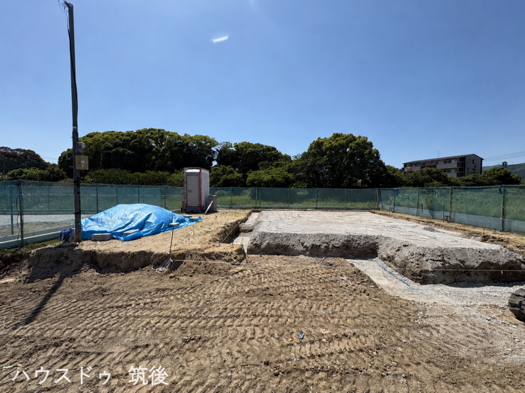 いよいよ建築がスタートいたしました。現在は建物をしっかりと支える基礎工事の段階です。完成後には隠れてしまう、住まいの土台となる重要な部分を現地でじっくりとご覧いただけます。