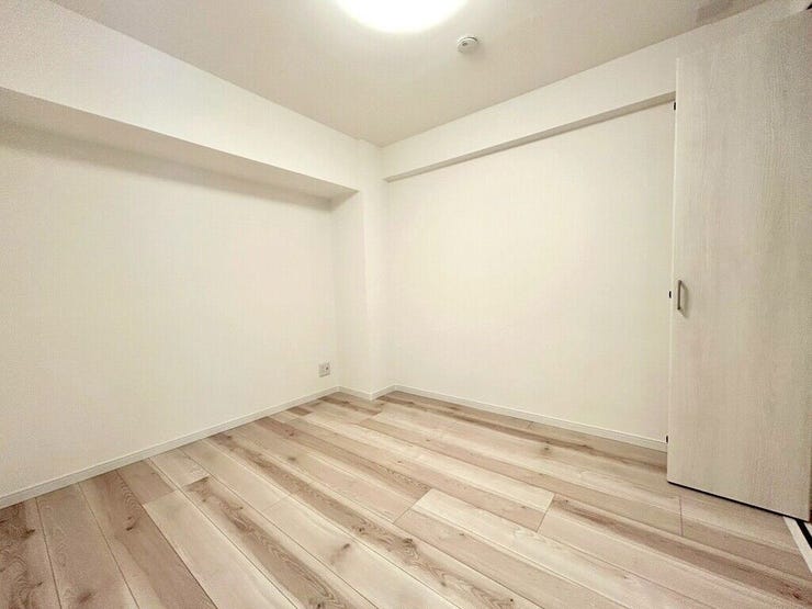 【Bedroom】ナチュラルな内装で、リラックスできる空間。寝室や書斎にも最適です。