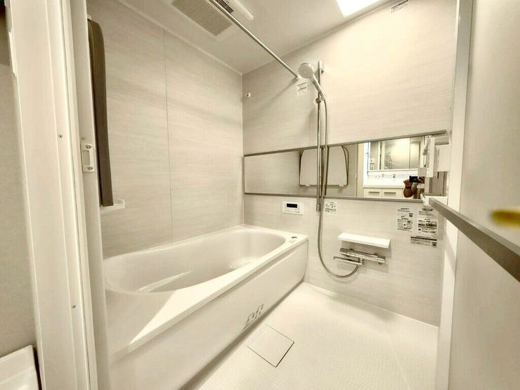 【Bathroom】お子様とのバスタイムにも十分な広さがあり、掃除も簡単にできます。