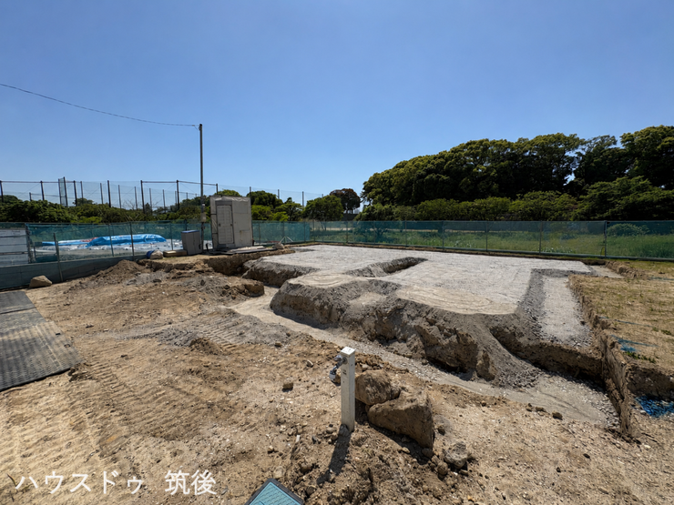 いよいよ基礎工事が始まりました!完成に向かって日々変化していく現地の様子をリアルタイムでお届け。間取りや仕様など、詳細な資料をご用意しております。お気軽にお求めください。