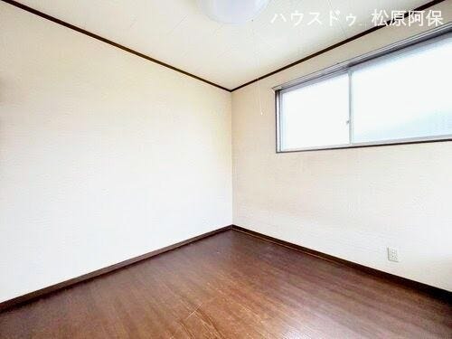 各居室に大きな窓とクローゼットを完備。明るくプライベートな時間をゆったり過ごせる仕様です。