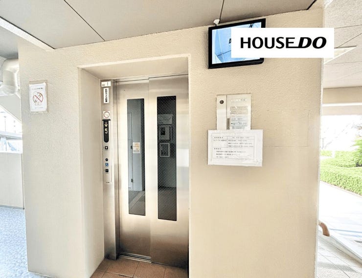 全階停止のエレベーター付きで、荷物が多い日やお出かけ帰りも移動がスムーズです。