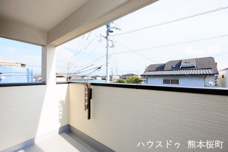 ■空の下の開放的な特等席■日光浴や読書、外の空気を感じながらリフレッシュ。暮らしを豊かにする、もう一つの心地よい空間です。