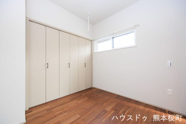 ■1階4.3帖洋室■寝室、書斎、趣味の部屋。家族の成長やライフスタイルに合わせ、様々な使い方ができる快適な空間です。