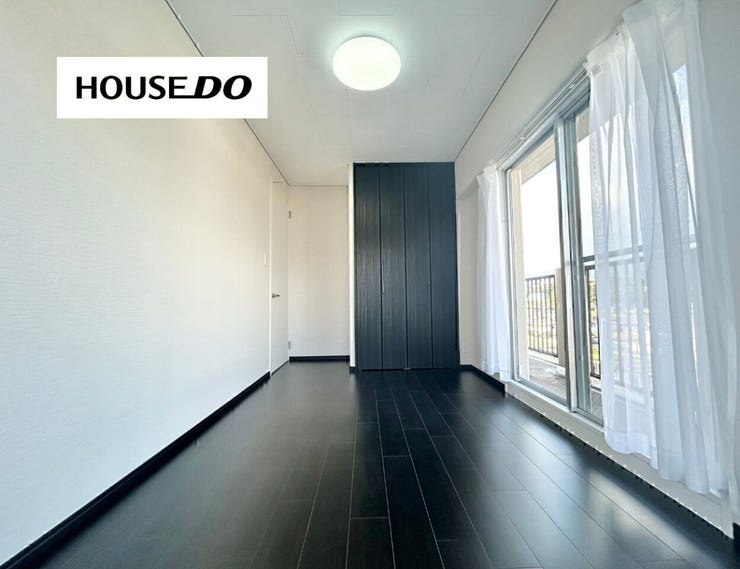 収納付きでお部屋がスッキリ片付く快適な洋室。家具を置かずに広く使えるのも魅力です。