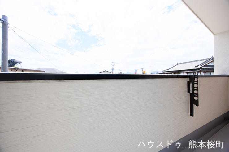 ■空の下の開放的な特等席■日光浴や読書、外の空気を感じながらリフレッシュ。暮らしを豊かにする、もう一つの心地よい空間です。