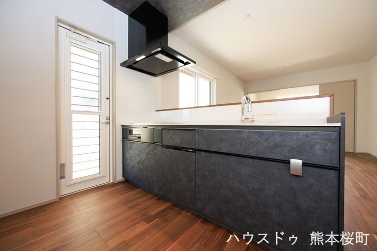■家族の「美味しい」が集まる舞台■高い機能性と美しいデザインを両立。料理する人も、待つ人も、笑顔になれる場所です。