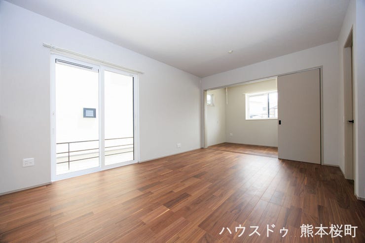■安らぎと笑顔の中心地■陽光が優しく降り注ぎ、会話が自然と弾む。ここでは、毎日が特別な時間へと変わります。