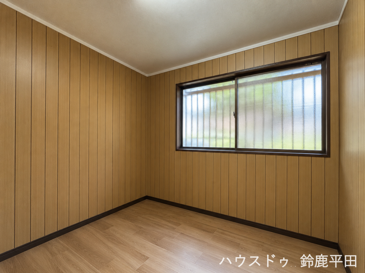 ※家具消しの加工を行っております。
【物置】衣服などいろんなものを置ける部屋です。