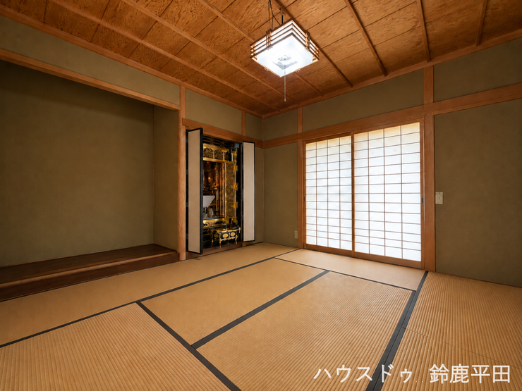 ※家具消しの加工を行っております。
【8.2帖和室】床の間と仏間があり、日当たりがいい部屋です。