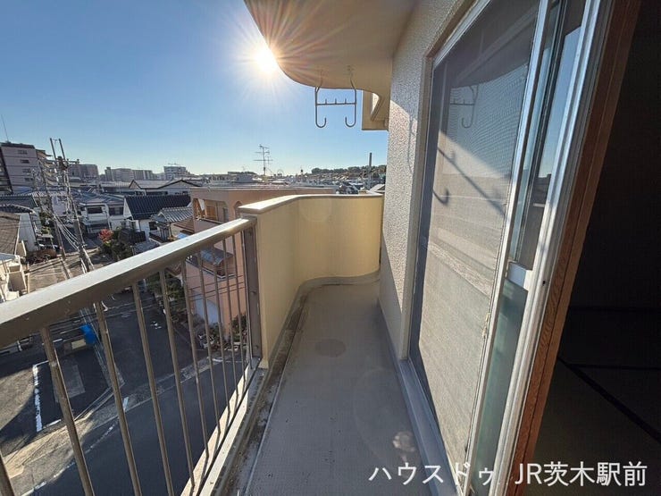 バルコニーは隣の和室に繋がっています♪