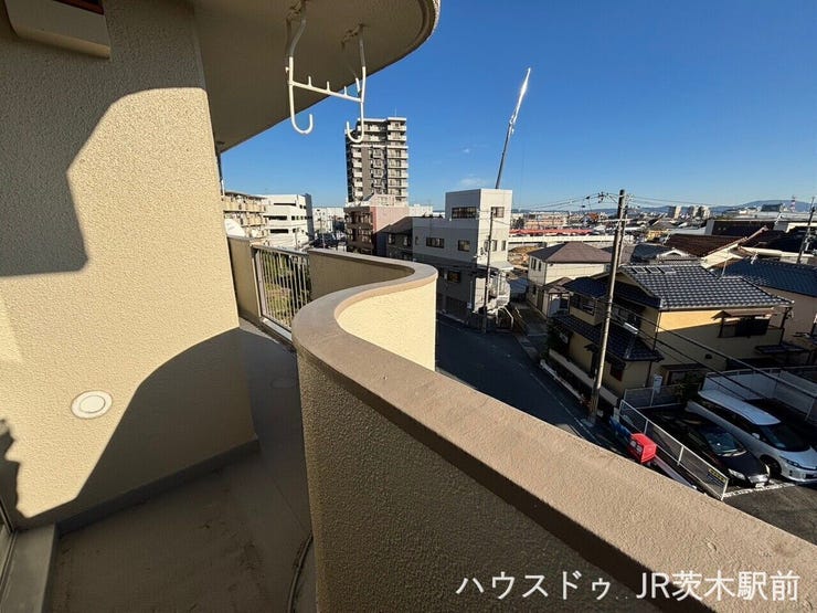 バルコニーは隣の和室に繋がっています♪