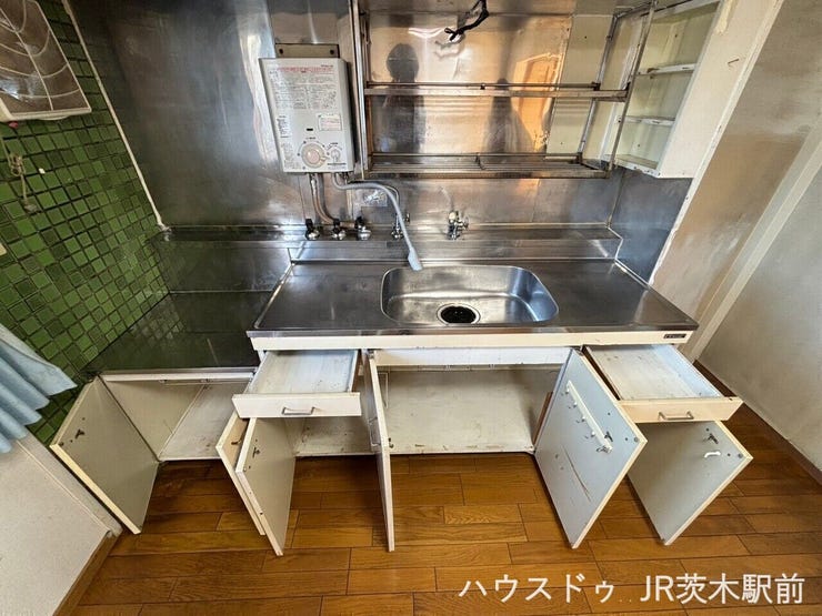 キッチンの下は沢山収納が出来るようになっています♪