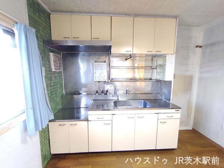上部も下部もかなり収納が出来ます♪
