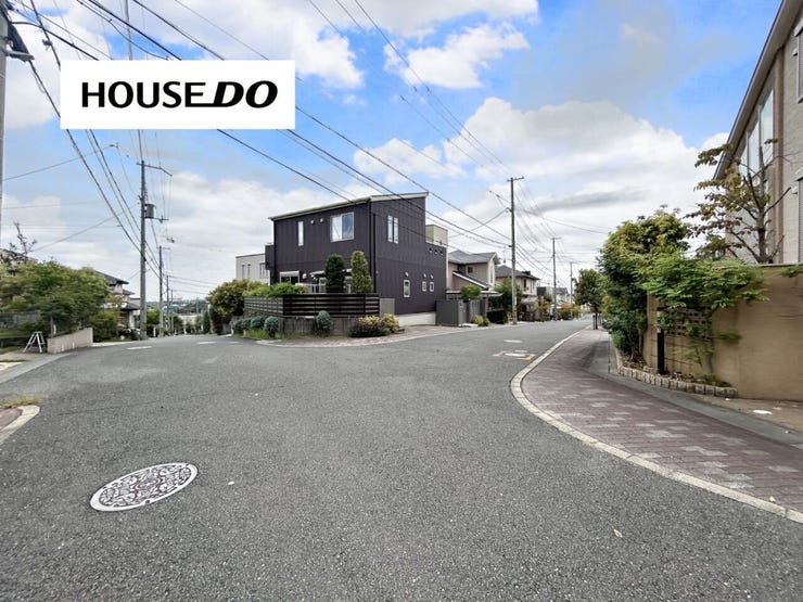 前道は広くお車生活の方におススメです♪