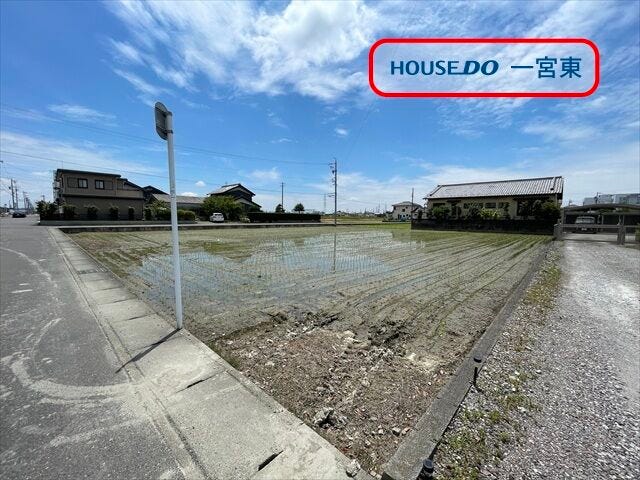 【外観】
名鉄名古屋本線 「石刀」 駅まで車10分、
名鉄バス「島村口」 停まで徒歩2分、
学区:葉栗小学校 徒歩14分、葉栗中学校 徒歩16分
*お気軽にお問い合わせください*
