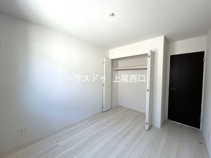 2階洋室(5.25帖)
将来の子供部屋に調度良い広さです
