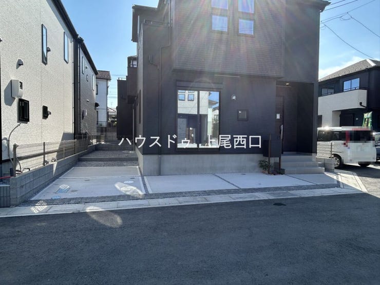 広々とした敷地で駐車しやすい駐車場