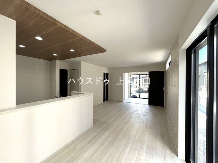 開放的なリビングは1階洋室の扉を開けておけば
より広々とした空間となります。