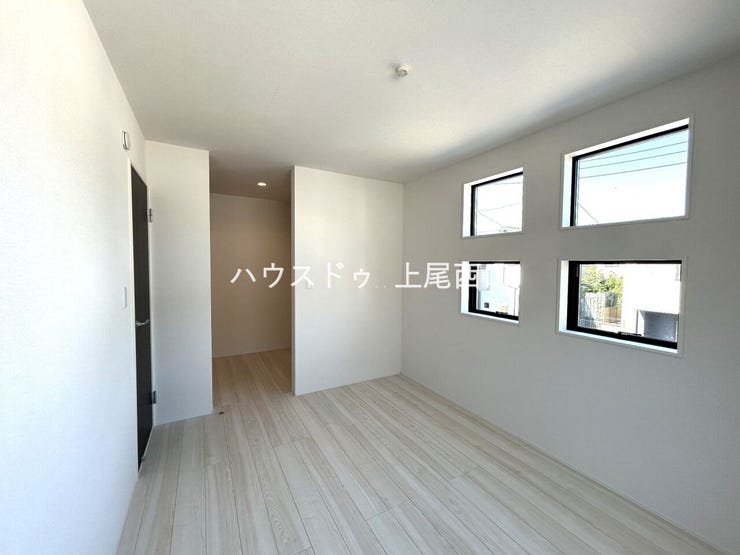 2階洋室(6.0帖)
日当たりのよい明るい洋室
