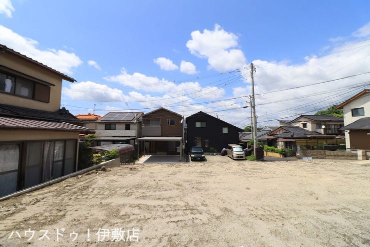 【外観写真】
高い建物が建てられない第一種住居専用地域。空が広く感じられます