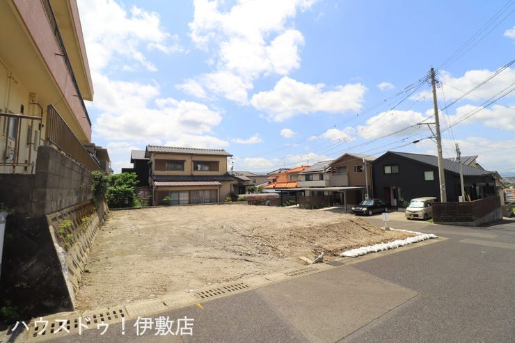 【外観写真】
高い建物が建てられない第一種住居専用地域。空が広く感じられます