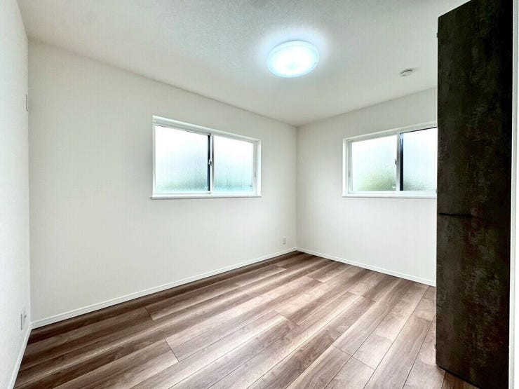 【Bedroom】主寝室や子ども部屋、在宅ワークにも使える洋室。暮らしに合わせて自由にレイアウトできます。