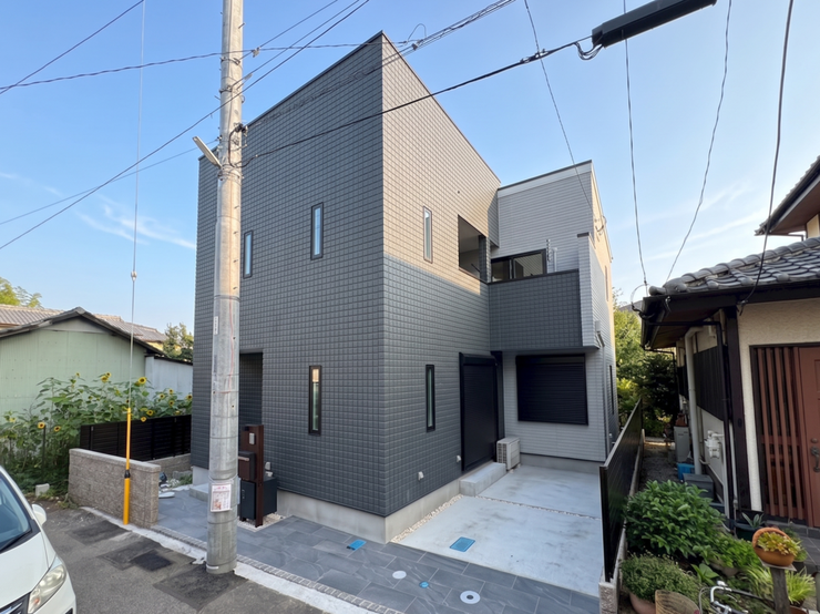 【Exterior】落ち着きのあるシンプルな外観で、長く愛せる住まいに仕上がっています。