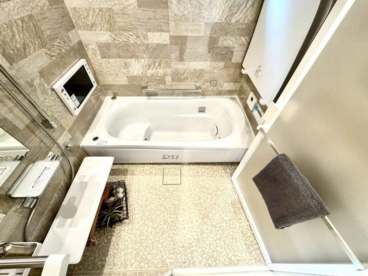 【Bathroom】お子様とのバスタイムにも十分な広さがあり、掃除も簡単にできます。