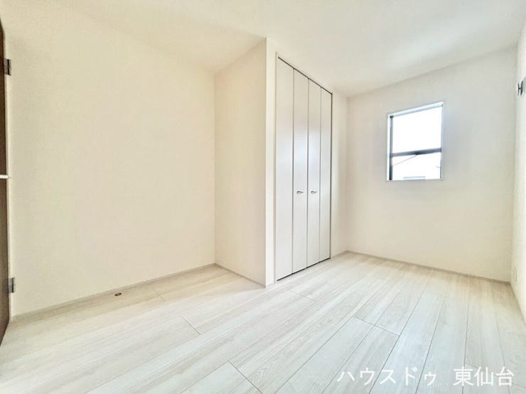 5帖の洋室です♪お掃除もラクラクなフローリングです♪