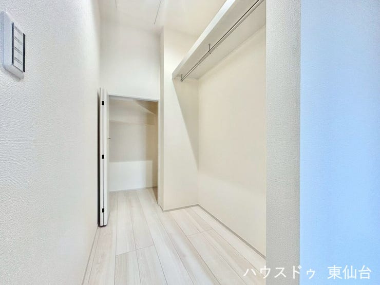 玄関横のクロゼットです♪玄関すぐの収納は重宝しますね♪