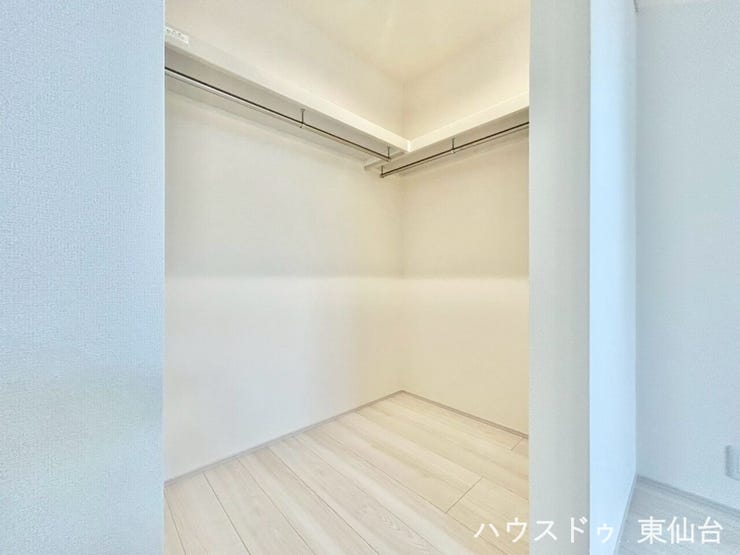 約6.2帖の洋室にあるウォークインクローゼットです♪
大容量でお洋服が好きなおしゃれさんにはばっちりですね◎