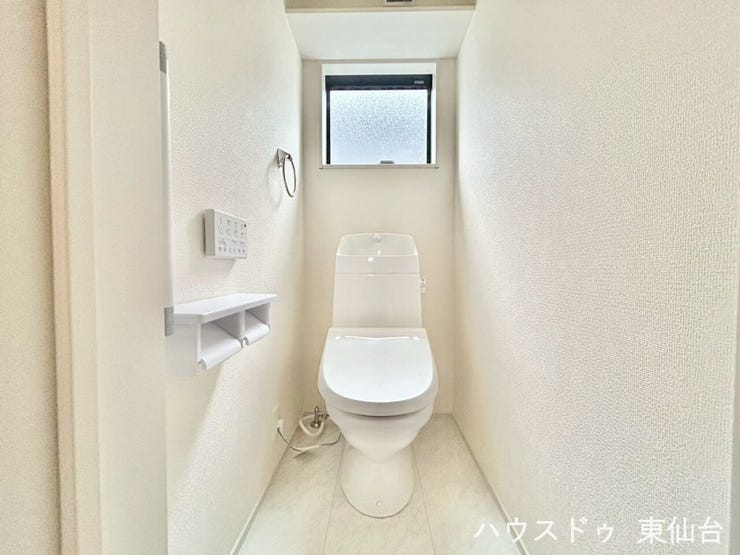 温水洗浄機能付きの1階トイレ
2階のトイレも同仕様のトイレがあり、タイミングがかぶっても問題ナシです◎