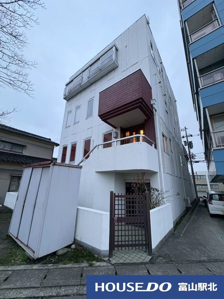 【外観】
北側(草島線沿い)から見た外観です☆
こちらは居住用玄関となります!
