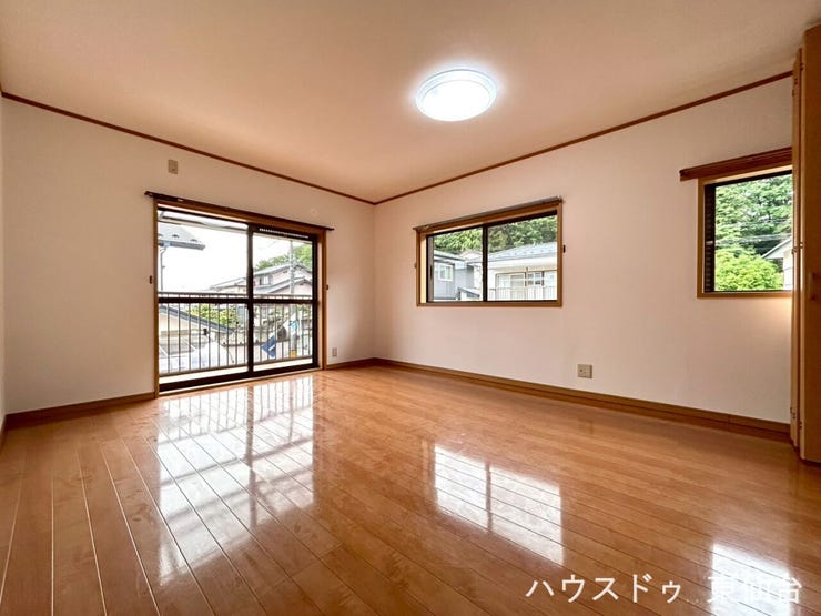 一日の疲れを癒す寝室は、落ちつきのある内装とゆとりある広さが魅力。プライベートな時間を静かに過ごせる贅沢を静かに過ごせる贅沢空間です