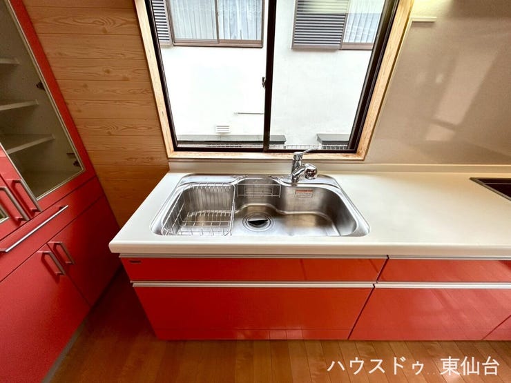 蛇口からそのままおいしい水が使えるビルトイン浄水器を採用。