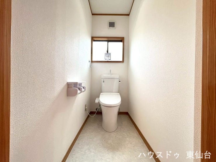 洗浄付き温水便座で機能性も兼ね備えています♪