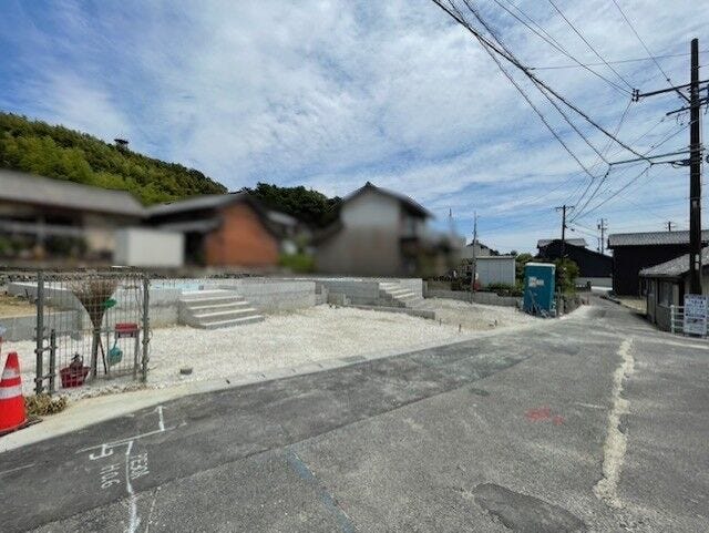 前面道路は約4m。車の出入りがしやすい使い勝手の良い住環境です。
