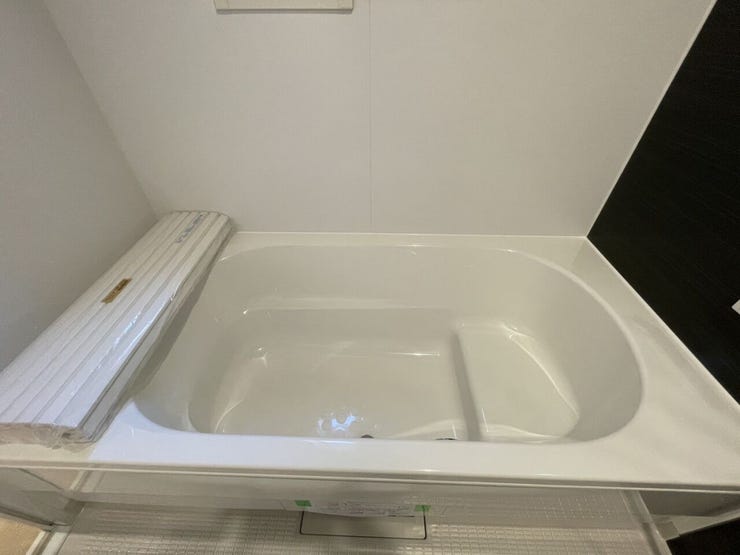 ゆったり入れる浴室で、毎日のバスタイムが心地よく過ごせる癒しの空間です。